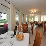 Hotel Laura 2*