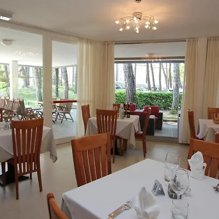 Laura Ξενοδοχείο Μπιμπιόνε