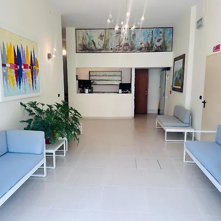 Laura Hotel